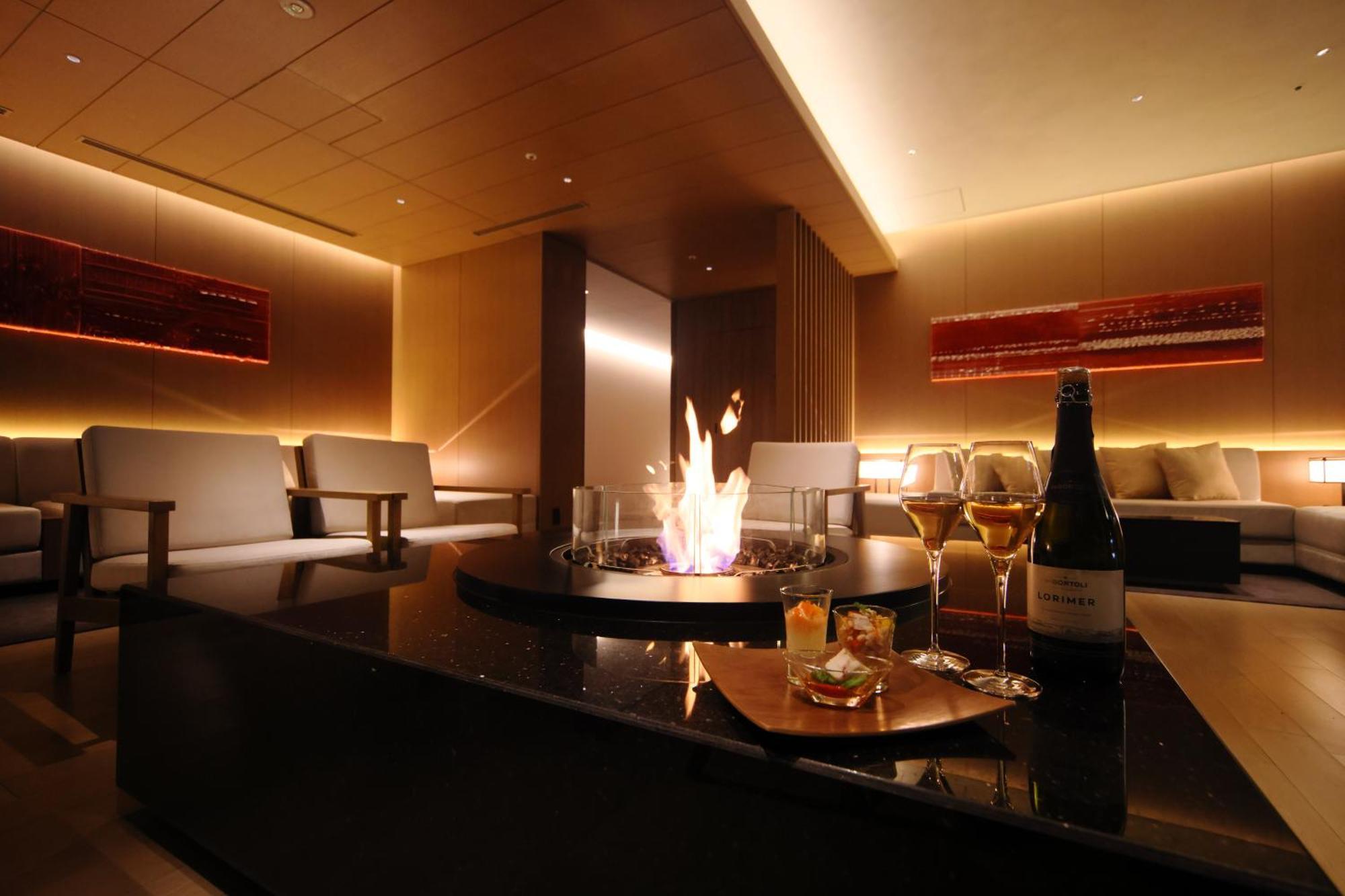 The Royal Park Hotel Iconic Quioto Exterior foto A fireplace in a restaurant