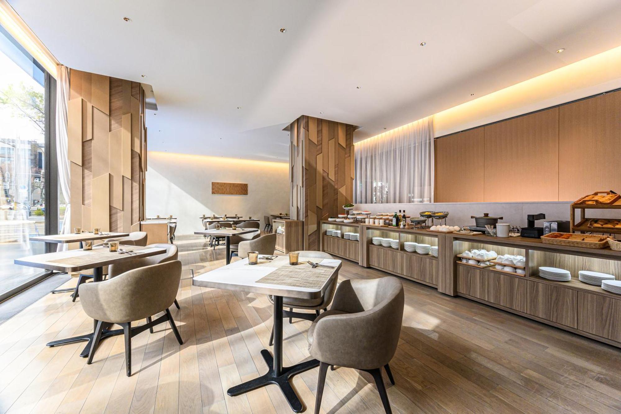 The Royal Park Hotel Iconic Quioto Exterior foto The Lounge at London Heathrow Airport